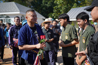 แม่ทัพกุ้งลุยนำทัพลงแขกเกี่ยวข้าว! พร้อมให้กำลังใจเกษตรกรสู้ภัยน้ำท่วม